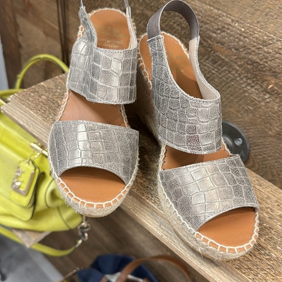 Andre Assous Women's Reese Leather Espadrille Wedge Sandal - Size 8 - Picture 2 of 7